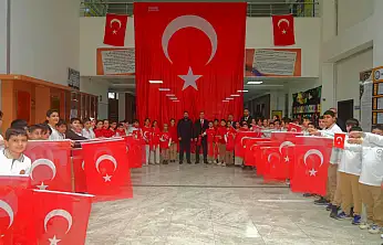 Hasan Taşar İmam Hatip Ortaokulunda ilk dersimiz: Bayrak sevgisi etkinliği