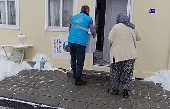 İhtiyaç malzemeleri evlere teslim ediliyor