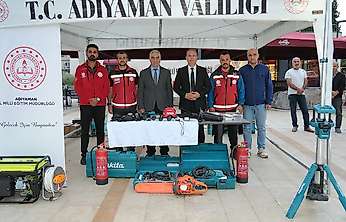 İl Müdürü Tosun, MEB AKUB Standını ziyaret etti
