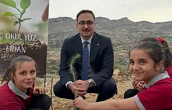 İnlice'de Kaymakam Yıldız ve öğrenciler fidanları toprakla buluşturdu