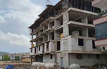 İnşaattan düşen işçi ağır yaralandı