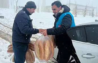 Kahta Belediyesinden vatandaşlara Sıcak yemek, çorba ve ekmek dağıtımı