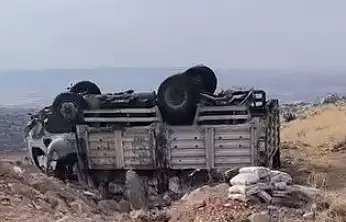 Kamyonet takla atarak ters döndü: 5 Yaralı