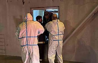 Adıyaman'da  kapıdan çıkamayan 2 yaşlı kadını itfaiye kurtardı