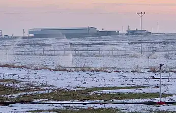 Karla kaplı arazide kaçak elektrikle sulama