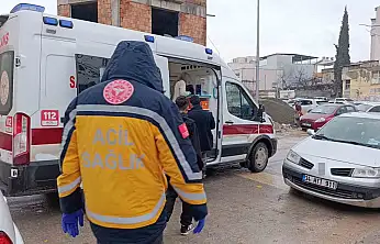 Kavgada bacağından bıçaklanarak yaralandı