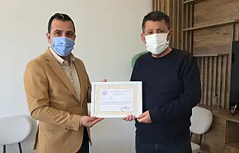 Kaymakam Algın'dan tedavi gören personele başarı belgesi