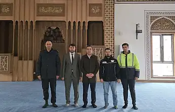 Kaymakam Algın, deprem konutları camisini inceledi