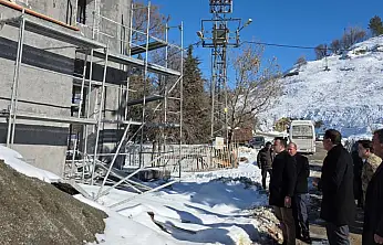 Kaymakam Algın Harmanlı'da deprem konutlarını inceledi