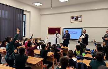 Kaymakam Pelvan İstiklal İlk ve Ortaokulu öğrencileriyle bir araya geldi