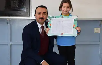 Kaymakam Pelvan öğrencilerin karne heyecanına ortak oldu