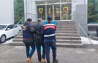 Kesinleşmiş 25 yıl cezayla aranan şüpheliyi jandarma yakaladı