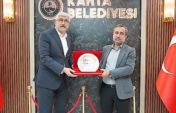 Kitap Fuarı ve Kerge Festivali için Başkan Hallaç'a Plaket