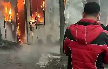 Konteyner alev alev yandı