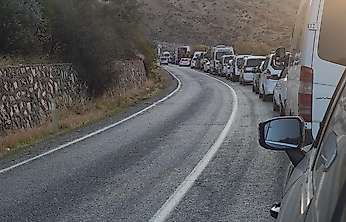 Adıyaman-Çelikhan Yolunda Patlatmalar Trafiği Aksatıyor