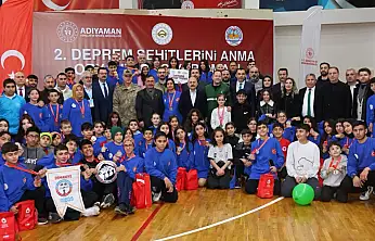 Madalyalar deprem şehitlerinin anısına verildi