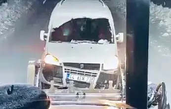 Mahsur kalan araçlar kurtarıldı