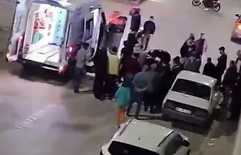 Motosikletle otomobilin çarpışma anları kameralara yansıdı: 1'i ağır 2 yaralı