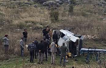 Otomobil şarampole yuvarlandı: 2 yaralı