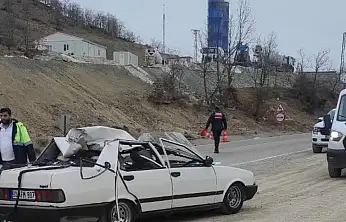 Otomobildeki 5 kişi ölümden döndü: 2 yaralı