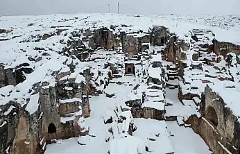 Perre Antik Kenti beyazlara büründü