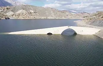 Roma dönemine ait altınlı köprüsü sular altında kalıyor