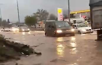 Sağanak Yağış Gölbaşı'nda hayatı felç etti