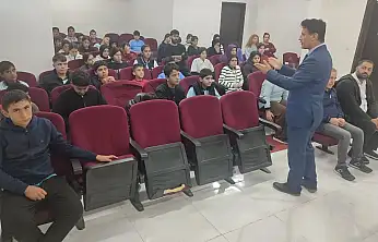 Samsat İlçe Milli Eğitim Müdürü Akın, öğrencilerle bir araya geldi