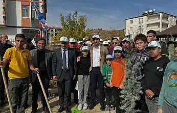 Sincik'te fidanlar toprakla buluştu