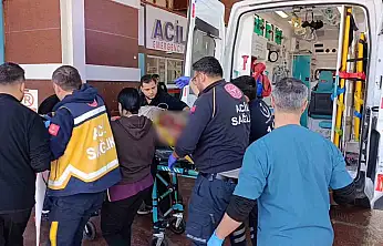 Tekeri çıkan otomobil takla attı: 1'i ağır 2 yaralı