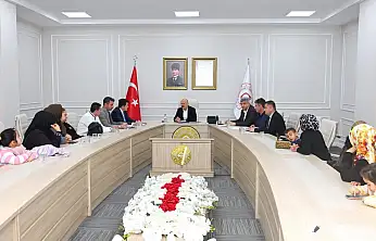 Vali Varol İş arayan vatandaşlarla bir araya geldi