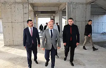 Vali Varol Kahta Çobanlı ilkokulu inşaatında incelemede bulundu