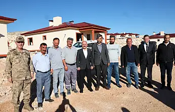 Vali Varol Yenigüven Köyü Kırsal Evlerinde incelemelerde bulundu