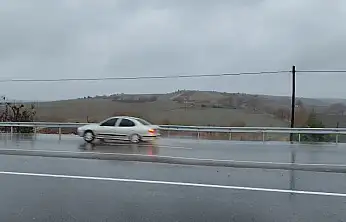 Yeni yapılan yolda yaşanan çökme kazalara daveti çıkarıyor