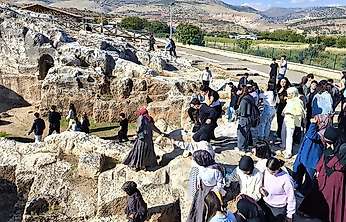 Adıyaman Belediyesi'nden YKS öğrencilerine Perre Antik Kenti gezisi