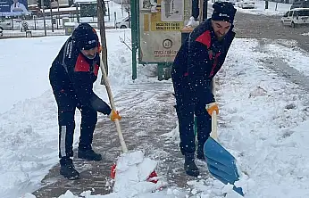 Yoğun kar yağışına karşı Kahta Belediyesi ekipleri sahada