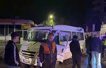 Yolcu minibüsü ile cip çarpıştı: 3 yaralı