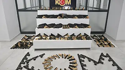 Adıyaman'da Emniyetten işyerine şok baskın: BİN adet tabanca ele geçirildi
