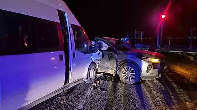 Adıyaman'da otomobil ile minibüs çarpıştı: 12 yaralı