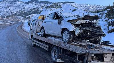 Gölbaşı'nda iki otomobil çarpıştı: 2 Yaralı