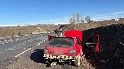 Yolda oluşan çukur kazaya neden oldu: 2 yaralı