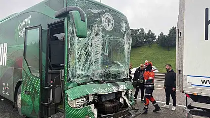 Konyaspor U-19 futbol takımını taşıyan otobüs kaza yaptı: 3 yaralı