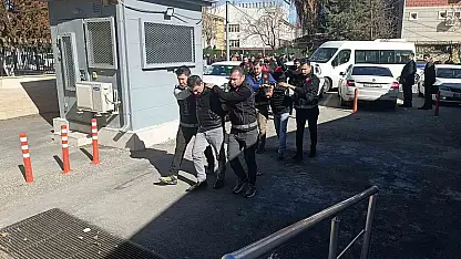 Şanlıurfa'da kuyumcu soygununda 6 şüpheli adliyeye sevk edildi