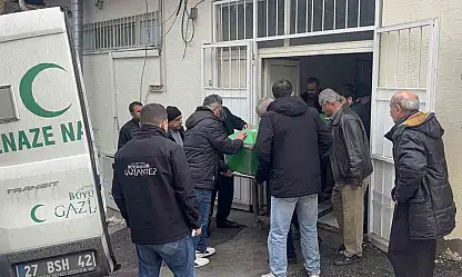 Gaziantep'te otomobil tıra arkadan çarptı: 3 kardeş hayatını kaybetti