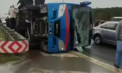 Kağıthane'de cezaevi nakil aracı devrildi: 2 jandarma personeli ağır olmak üzere 19 yaralı