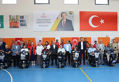 Adıyaman'da 41 akülü sandalye depremzede vatandaşlara teslim edildi