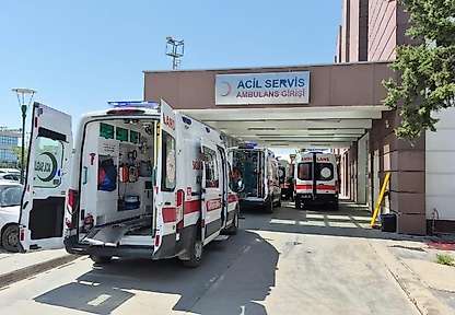 Adıyaman'da arkadaşların bıçaklı şakalaşması hastanede bitti