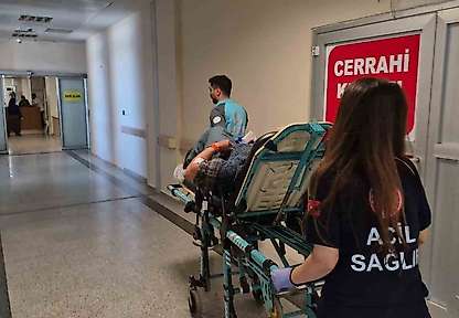 Adıyaman'da elinde tuttuğu bıçak kalçasına saplandı
