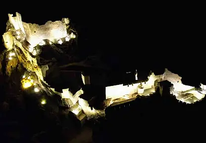 Eski Kahta Kalesi gece görüntüsüyle hayran bırakıyor