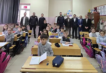 Kaymakam Algın Gölkent okulu öğretmen ve öğrencileriyle bir araya geldi